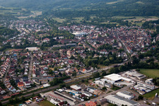 Vue aérienne de Du nord-ouest à Kenzingen dans le département Bade-Wurtemberg, Allemagne