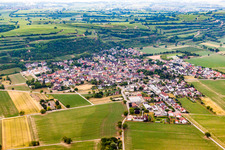 Vue aérienne de Vue sur le village à le quartier Niederrimsingen in Breisach am Rhein dans le département Bade-Wurtemberg, Allemagne
