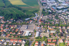 Vue aérienne de Netto Marken-Discount et Höfler Metallbau GmbH à Heitersheim dans le département Bade-Wurtemberg, Allemagne
