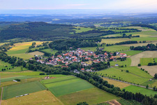 Vue aérienne de Hartmannshain dans le département Hesse, Allemagne