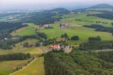 Vue aérienne de Rhön Hôtel Grabenhöfchen à le quartier Sieblos in Poppenhausen dans le département Hesse, Allemagne