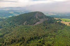 Vue aérienne de Stellberg à le quartier Kleinsassen in Hofbieber dans le département Hesse, Allemagne