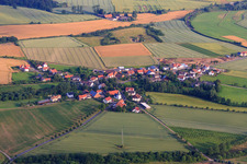 Vue aérienne de Vue du village depuis l'est à le quartier Malkes in Fulda dans le département Hesse, Allemagne