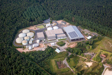Photographie aérienne de Locaux de l'usine du producteur chimique Biothan GmbH à le quartier Kleinlüder in Großenlüder dans le département Hesse, Allemagne