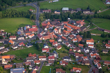 Vue aérienne de Vue sur le village à le quartier Kleinlüder in Großenlüder dans le département Hesse, Allemagne