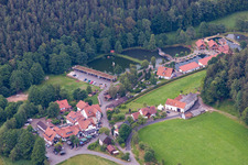 Vue aérienne de Landgasthof Hessenmühle, Schlagberghof et Bistro Fischerhütte à le quartier Kleinlüder in Großenlüder dans le département Hesse, Allemagne