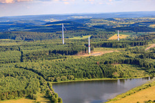 Photographie aérienne de Chantier de construction pour l’assemblage de la tour d’éolienne à le quartier Reichlos in Freiensteinau dans le département Hesse, Allemagne