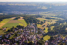 Vue aérienne de De l'est à le quartier Udenhain in Brachttal dans le département Hesse, Allemagne