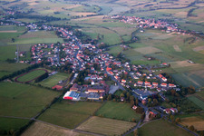 Vue aérienne de Champs agricoles et surfaces utilisables à Grebenhain dans le département Hesse, Allemagne