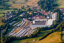 Vue aérienne de Site de l'usine de construction de camping-cars, caravanes et véhicules de Knaus Tabbert à le quartier Mottgers in Sinntal dans le département Hesse, Allemagne