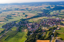 Vue aérienne de Oberleichtersbach dans le département Bavière, Allemagne