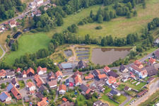 Vue aérienne de Étangs à poissons sur le Sinn à Riedenberg dans le département Bavière, Allemagne