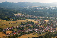 Vue aérienne de Wildflecken dans le département Bavière, Allemagne