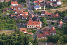 Vue aérienne de Paroisse catholique à Wildflecken dans le département Bavière, Allemagne