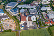 Vue aérienne de Zone industrielle avec produits Raiffeisen et matériaux de construction à le quartier Welkers in Eichenzell dans le département Hesse, Allemagne