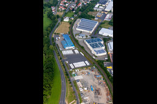 Vue aérienne de Création d'une zone commerciale et d'une entreprise avec Roland Böhm Body and Vehicle Construction GmbH & Co. KG à le quartier Welkers in Eichenzell dans le département Hesse, Allemagne