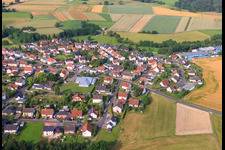 Vue aérienne de Marché à Neuhof dans le département Hesse, Allemagne