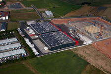 Vue aérienne de Zone industrielle avec Tyroo à le quartier Dorfborn in Neuhof dans le département Hesse, Allemagne
