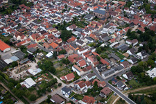 Vue oblique de Vue sur la ville depuis le centre-ville à le quartier Roxheim in Bobenheim-Roxheim dans le département Rhénanie-Palatinat, Allemagne