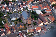 Vue aérienne de Saint-Laurent à le quartier Bobenheim in Bobenheim-Roxheim dans le département Rhénanie-Palatinat, Allemagne