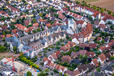Vue sur la ville depuis le centre-ville à le quartier Roxheim in Bobenheim-Roxheim dans le département Rhénanie-Palatinat, Allemagne hors des airs