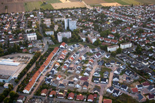 Vue sur la ville depuis le centre-ville à le quartier Roxheim in Bobenheim-Roxheim dans le département Rhénanie-Palatinat, Allemagne depuis l'avion