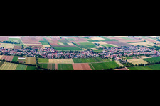 Vue aérienne de Panorama - vue en perspective des rues et des maisons des quartiers résidentiels à le quartier Rödersheim in Rödersheim-Gronau dans le département Rhénanie-Palatinat, Allemagne