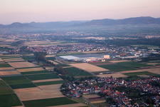 Vue aérienne de Interpark depuis le sud-est à le quartier Offenbach in Offenbach an der Queich dans le département Rhénanie-Palatinat, Allemagne