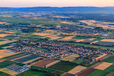 Vue aérienne de Vue du village depuis le sud à Gommersheim dans le département Rhénanie-Palatinat, Allemagne