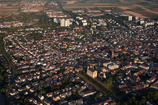 Enregistrement par drone de Quartier Oggersheim in Ludwigshafen am Rhein dans le département Rhénanie-Palatinat, Allemagne