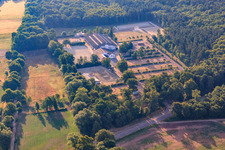 Vue aérienne de Club d'équitation et de conduite Zeiskam eV à Zeiskam dans le département Rhénanie-Palatinat, Allemagne