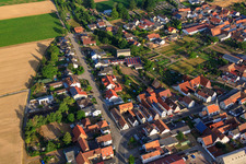 Vue aérienne de Chemin d'Altsheim à le quartier Ottersheim in Ottersheim bei Landau dans le département Rhénanie-Palatinat, Allemagne