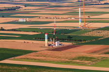 Vue aérienne de Construction de parc éolien à le quartier Offenbach in Offenbach an der Queich dans le département Rhénanie-Palatinat, Allemagne
