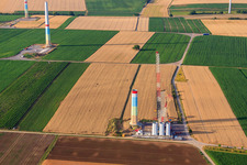 Image drone de Chantiers de construction de parcs éoliens à le quartier Offenbach in Offenbach an der Queich dans le département Rhénanie-Palatinat, Allemagne