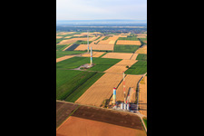 Chantiers de construction de parcs éoliens à le quartier Offenbach in Offenbach an der Queich dans le département Rhénanie-Palatinat, Allemagne du point de vue du drone