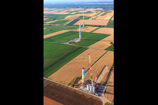 Chantiers de construction de parcs éoliens à le quartier Offenbach in Offenbach an der Queich dans le département Rhénanie-Palatinat, Allemagne d'un drone