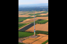Vue oblique de Chantiers de construction de parcs éoliens à le quartier Offenbach in Offenbach an der Queich dans le département Rhénanie-Palatinat, Allemagne