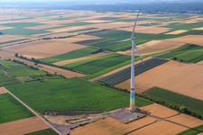 Chantiers de construction de parcs éoliens à le quartier Offenbach in Offenbach an der Queich dans le département Rhénanie-Palatinat, Allemagne hors des airs