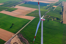 Chantiers de construction de parcs éoliens à le quartier Offenbach in Offenbach an der Queich dans le département Rhénanie-Palatinat, Allemagne vue d'en haut