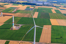 Chantiers de construction de parcs éoliens à le quartier Offenbach in Offenbach an der Queich dans le département Rhénanie-Palatinat, Allemagne depuis l'avion