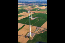 Vue d'oiseau de Chantiers de construction de parcs éoliens à le quartier Offenbach in Offenbach an der Queich dans le département Rhénanie-Palatinat, Allemagne