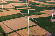 Enregistrement par drone de Chantiers de construction de parcs éoliens à le quartier Offenbach in Offenbach an der Queich dans le département Rhénanie-Palatinat, Allemagne
