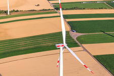 Image drone de Chantiers de construction de parcs éoliens à le quartier Offenbach in Offenbach an der Queich dans le département Rhénanie-Palatinat, Allemagne