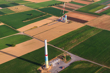 Photographie aérienne de Chantiers de construction de parcs éoliens à le quartier Offenbach in Offenbach an der Queich dans le département Rhénanie-Palatinat, Allemagne