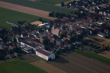 Quartier Hayna in Herxheim bei Landau dans le département Rhénanie-Palatinat, Allemagne du point de vue du drone