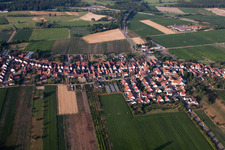 Image drone de Du nord à Erlenbach bei Kandel dans le département Rhénanie-Palatinat, Allemagne