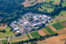 Vue aérienne de Zone industrielle sur le Pfinz à le quartier Dietenhausen in Keltern dans le département Bade-Wurtemberg, Allemagne