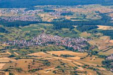 Vue aérienne de Du nord à le quartier Ottenhausen in Straubenhardt dans le département Bade-Wurtemberg, Allemagne