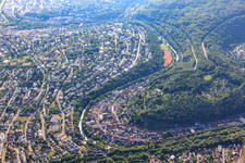 Vue aérienne de Boucle de Nagold à le quartier Dillweißenstein in Pforzheim dans le département Bade-Wurtemberg, Allemagne