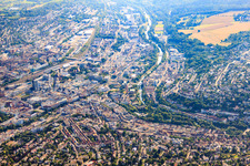 Vue aérienne de Jardin de la ville sur le Nagold à le quartier Südweststadt in Pforzheim dans le département Bade-Wurtemberg, Allemagne